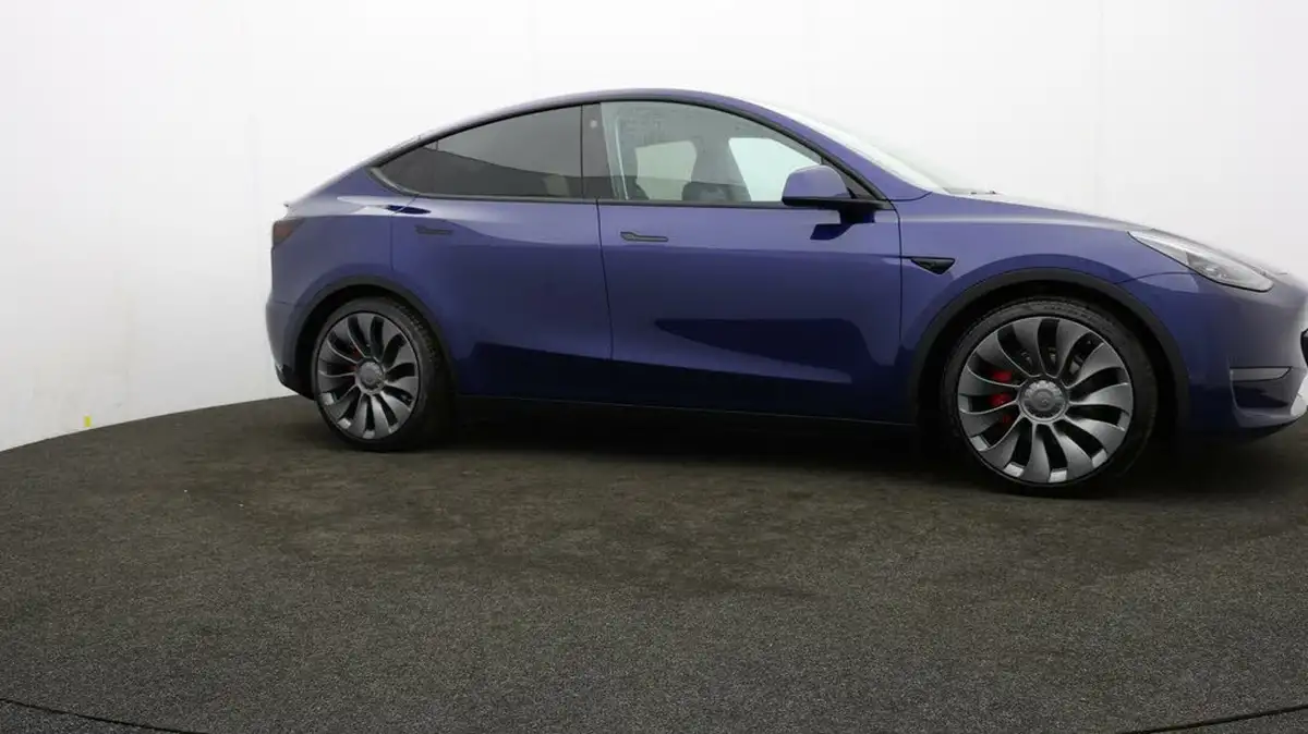 2022-tesla-model-y-e-performance-big-38