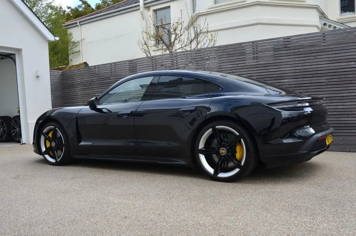 2021-porsche-taycan-e-turbo-s-performance-battery-plus-big-9