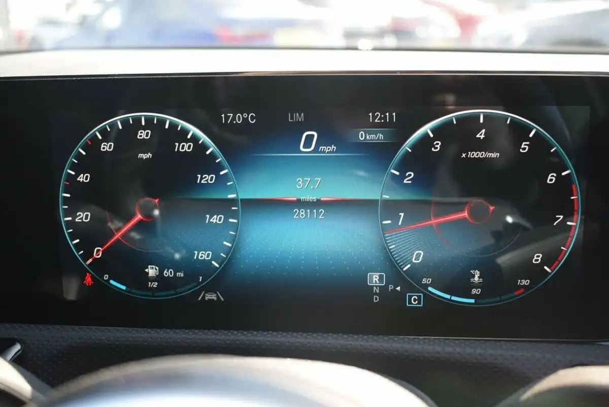 2021-mercedes-benz-cla-13-cla-180-amg-line-premium-plus-coupe-4d-big-22