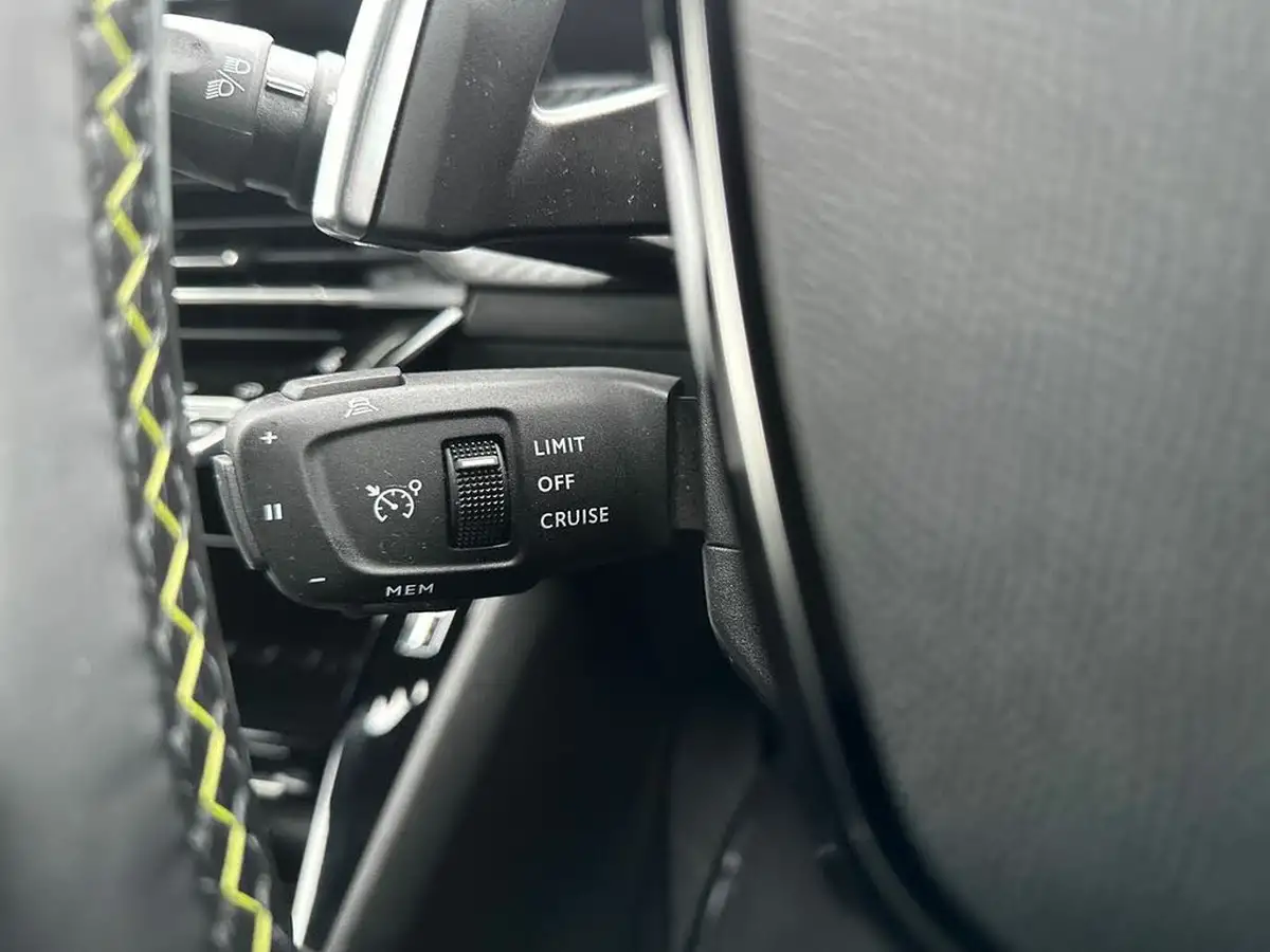 2021-peugeot-2008-suv-12-puretech-gt-premium-130bhp-eat8-big-36