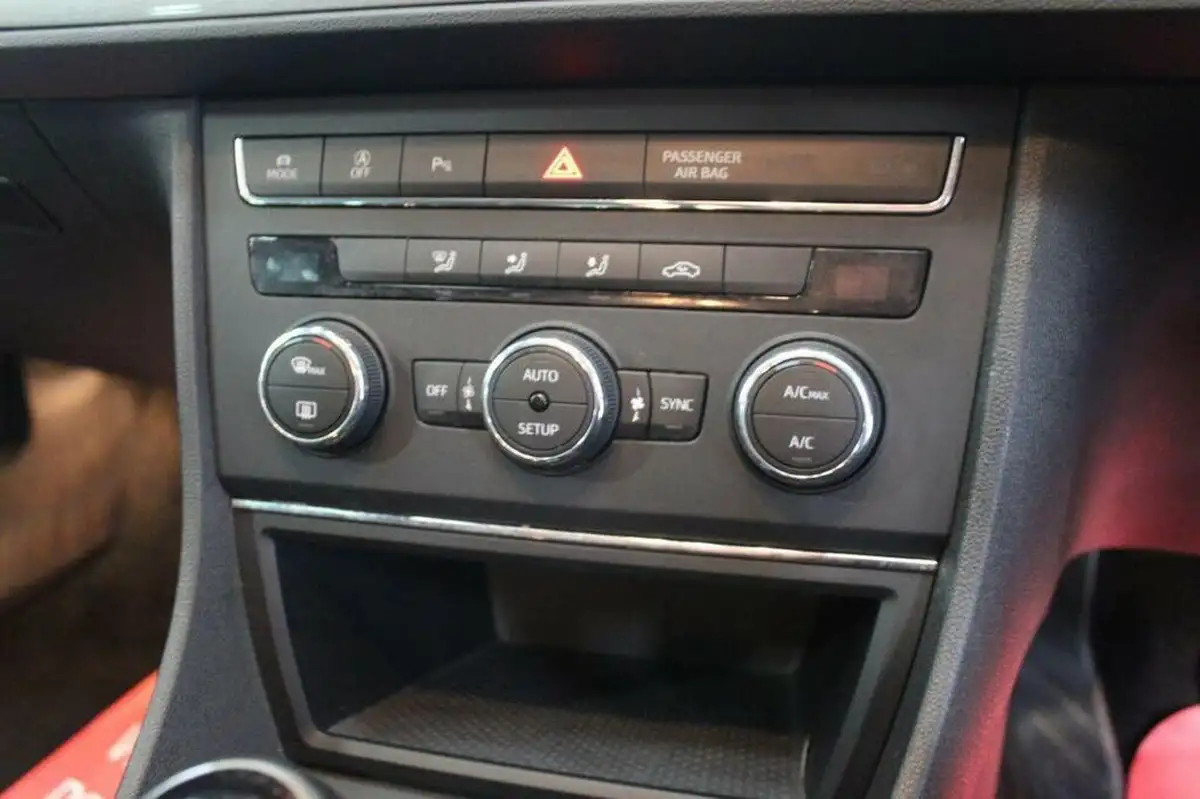 2015-seat-leon-14-fr-tech-pack-tsi-hatchback-5d-1390cc-big-35
