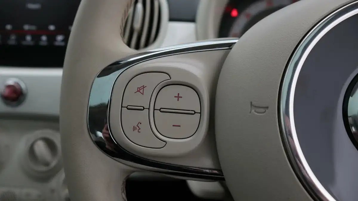 2020-fiat-500-10-lounge-big-23