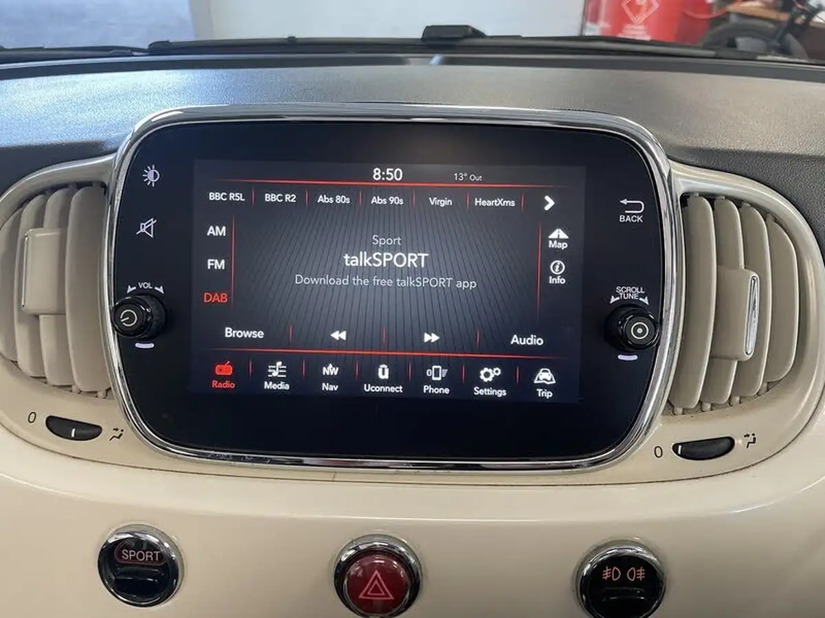 2017-fiat-500c-09-lounge-105bhp-big-15