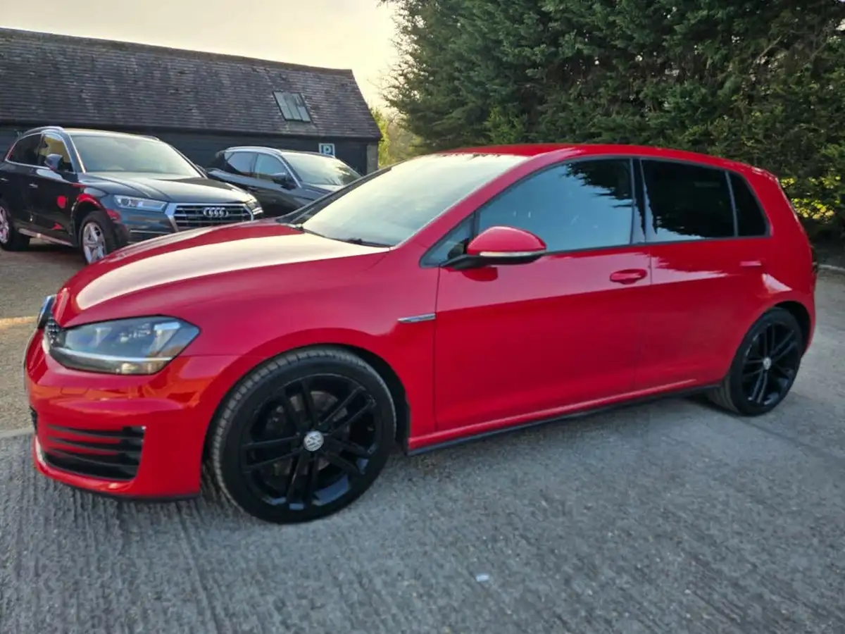 2015-volkswagen-golf-20tdi-gtd-bmt-hatchback-5d-big-2