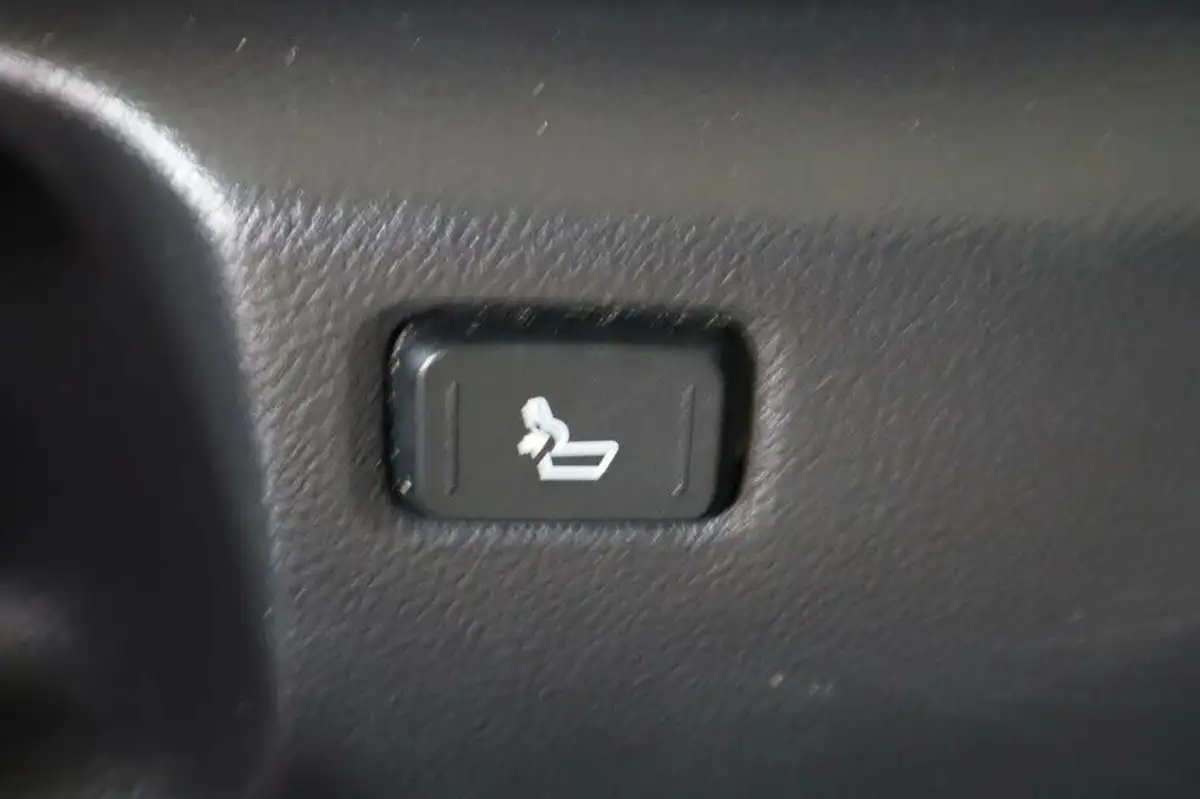 2018-toyota-prius-18-vvt-i-business-edition-plus-ss-big-29
