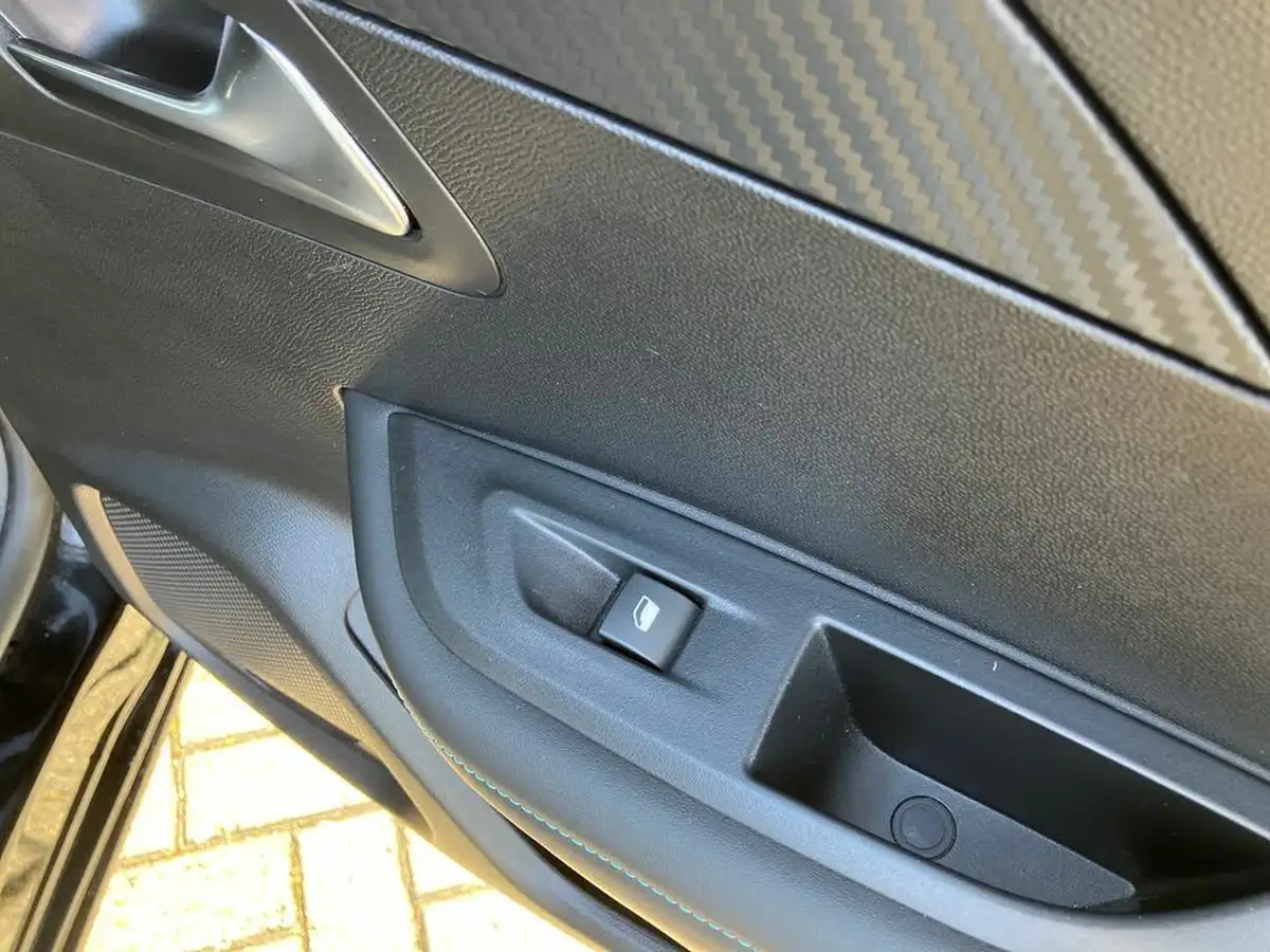 2022-peugeot-2008-suv-12-puretech-allure-premium-100bhp-big-28