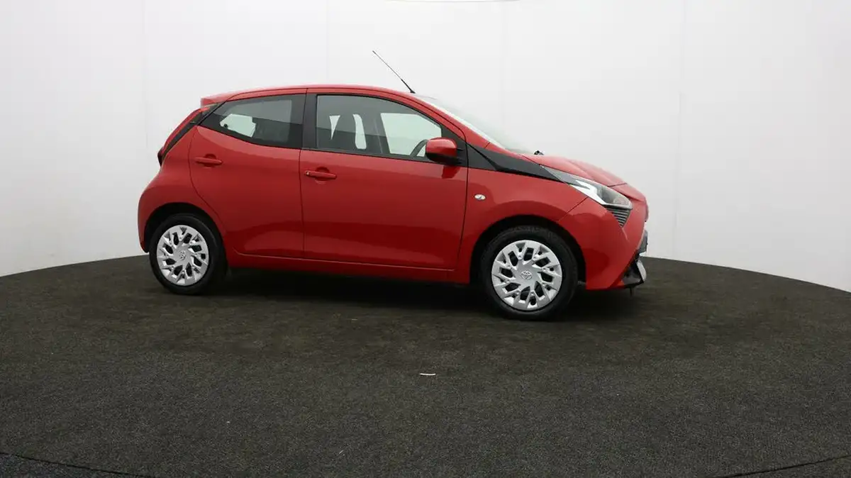 2018-toyota-aygo-10-vvt-i-x-play-71bhp-5d-big-35