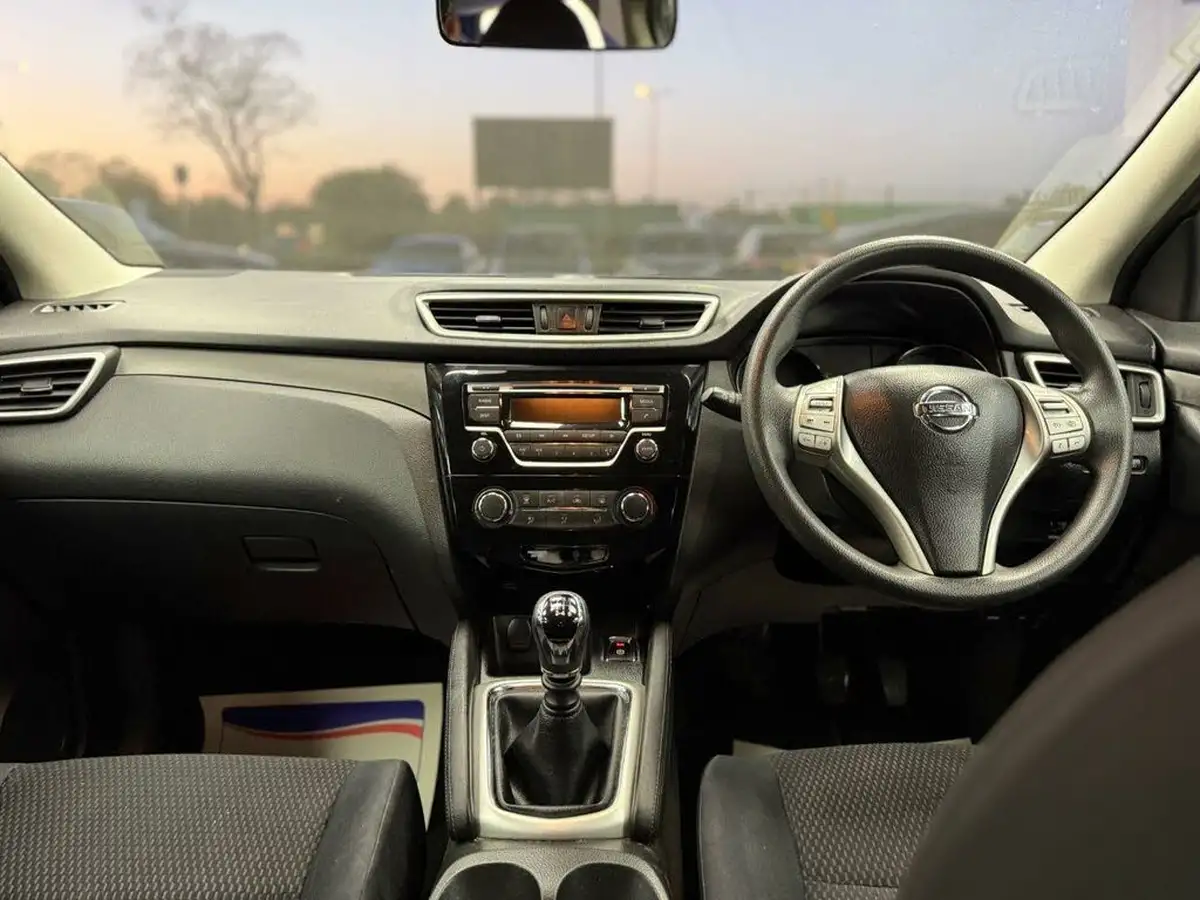 2014-nissan-qashqai-15dci-visia-big-51