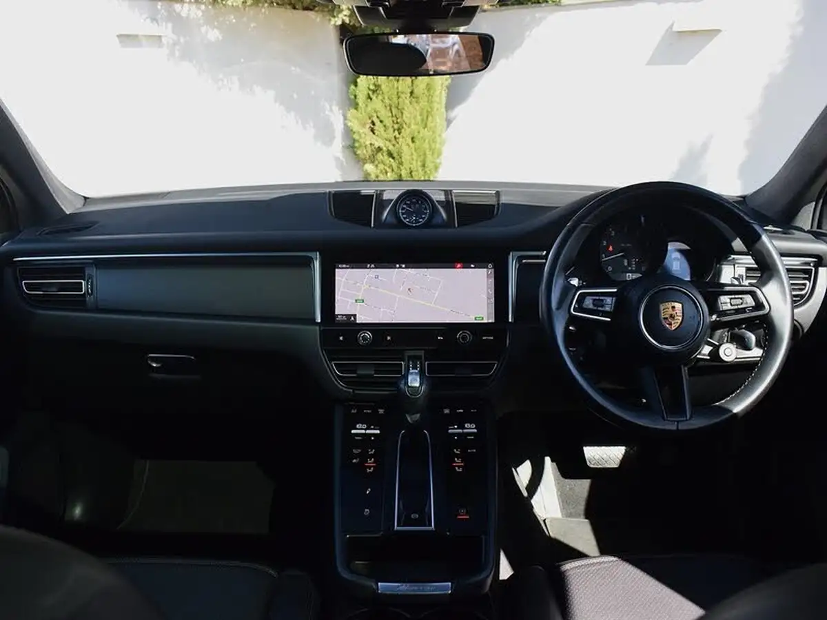 2022-porsche-macan-20-big-17