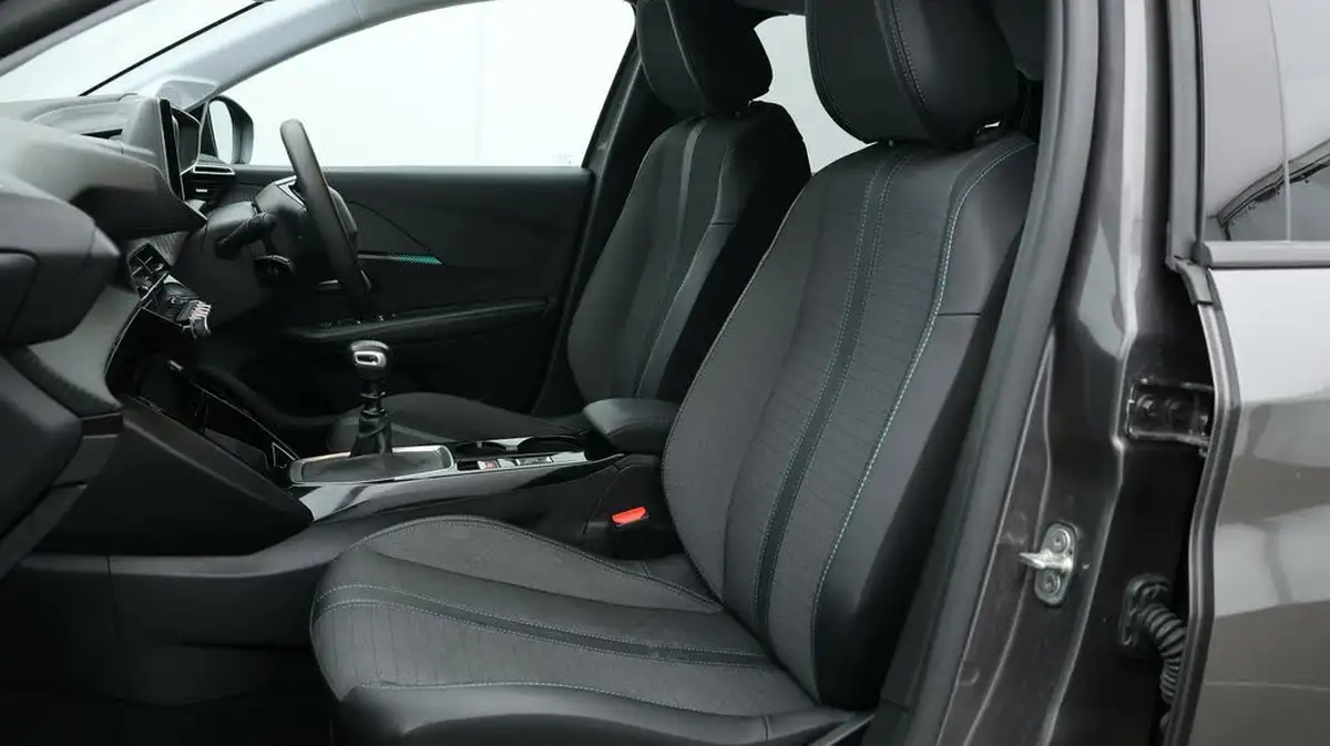 2023-peugeot-208-12-puretech-allure-premium-100ps-big-13