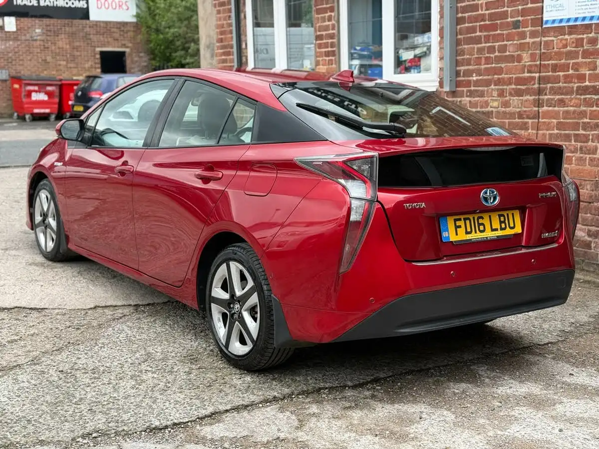 2016-toyota-prius-18-vvt-i-excel-big-6