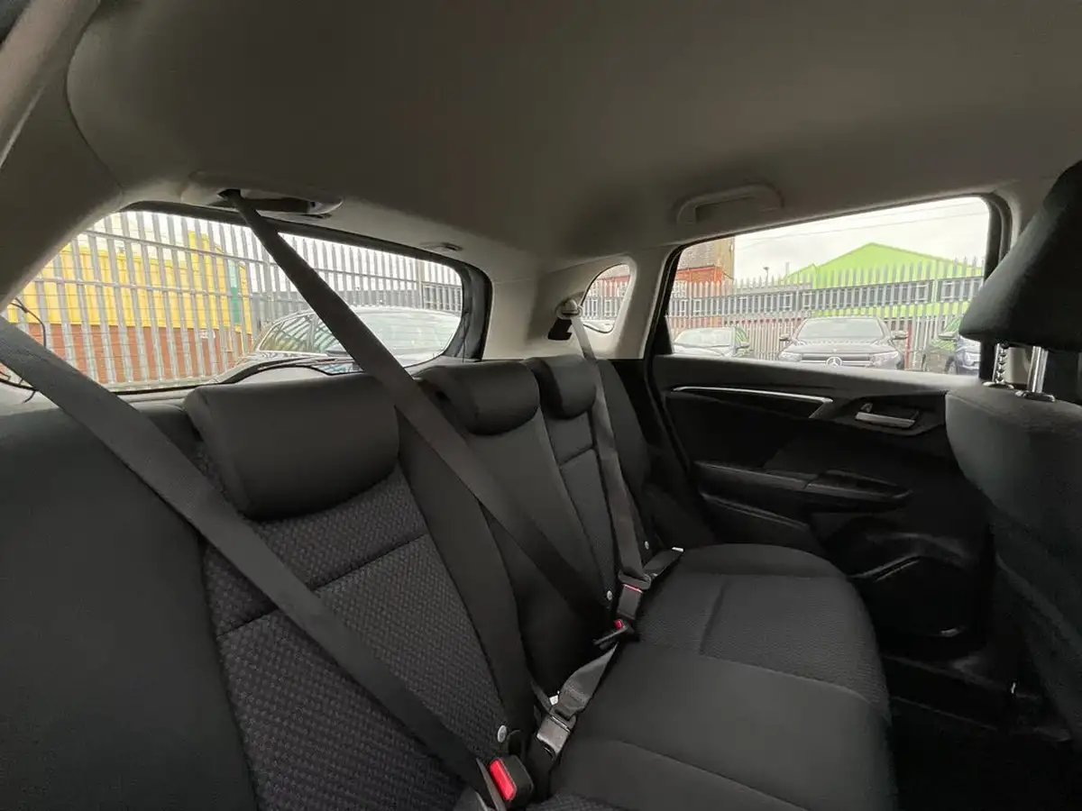 2019-honda-jazz-13-i-vtec-se-cvt-big-10