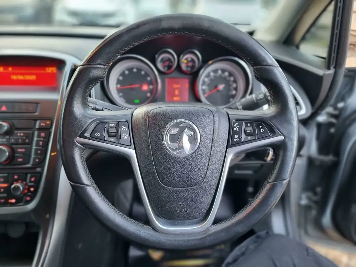 2012-vauxhall-astra-16-elite-vvt-115ps-big-34