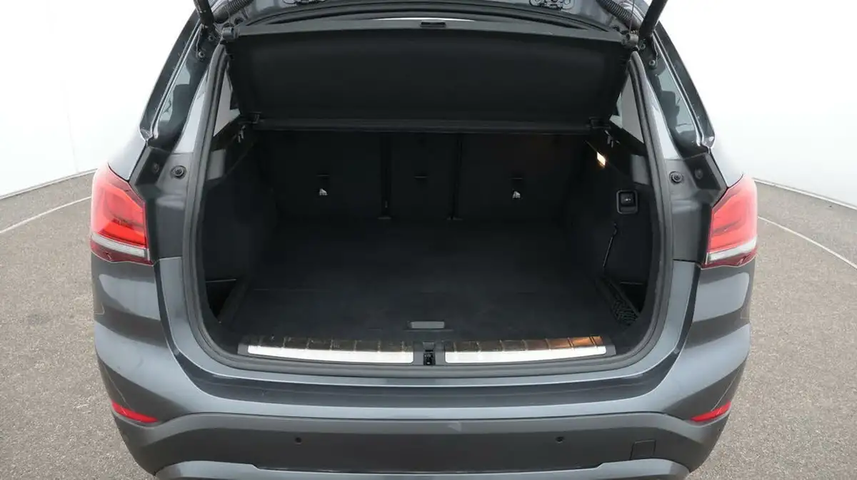 2021-bmw-x1-20-sdrive20i-sport-big-17
