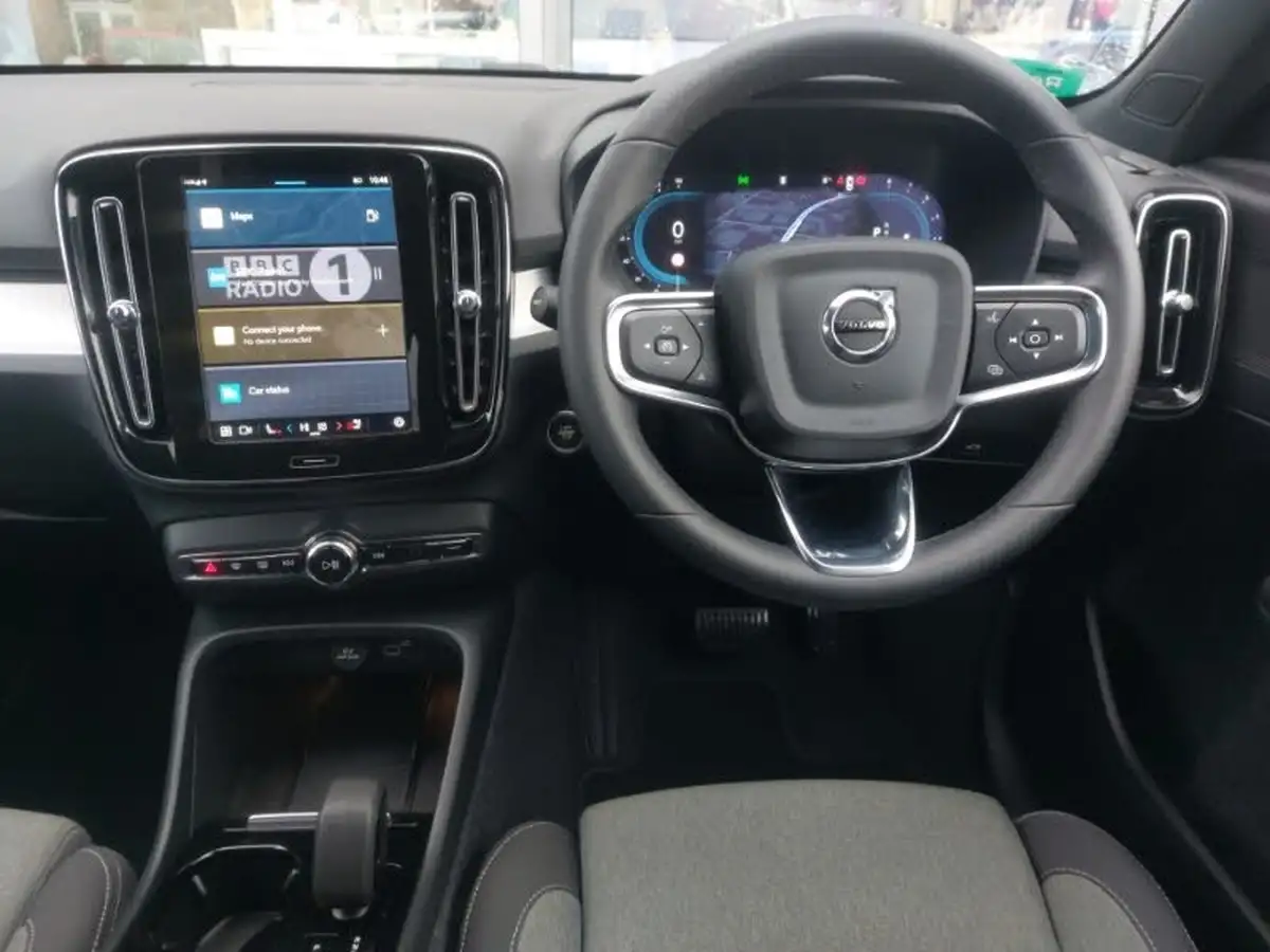 2024-volvo-xc40-20-b3-plus-big-6