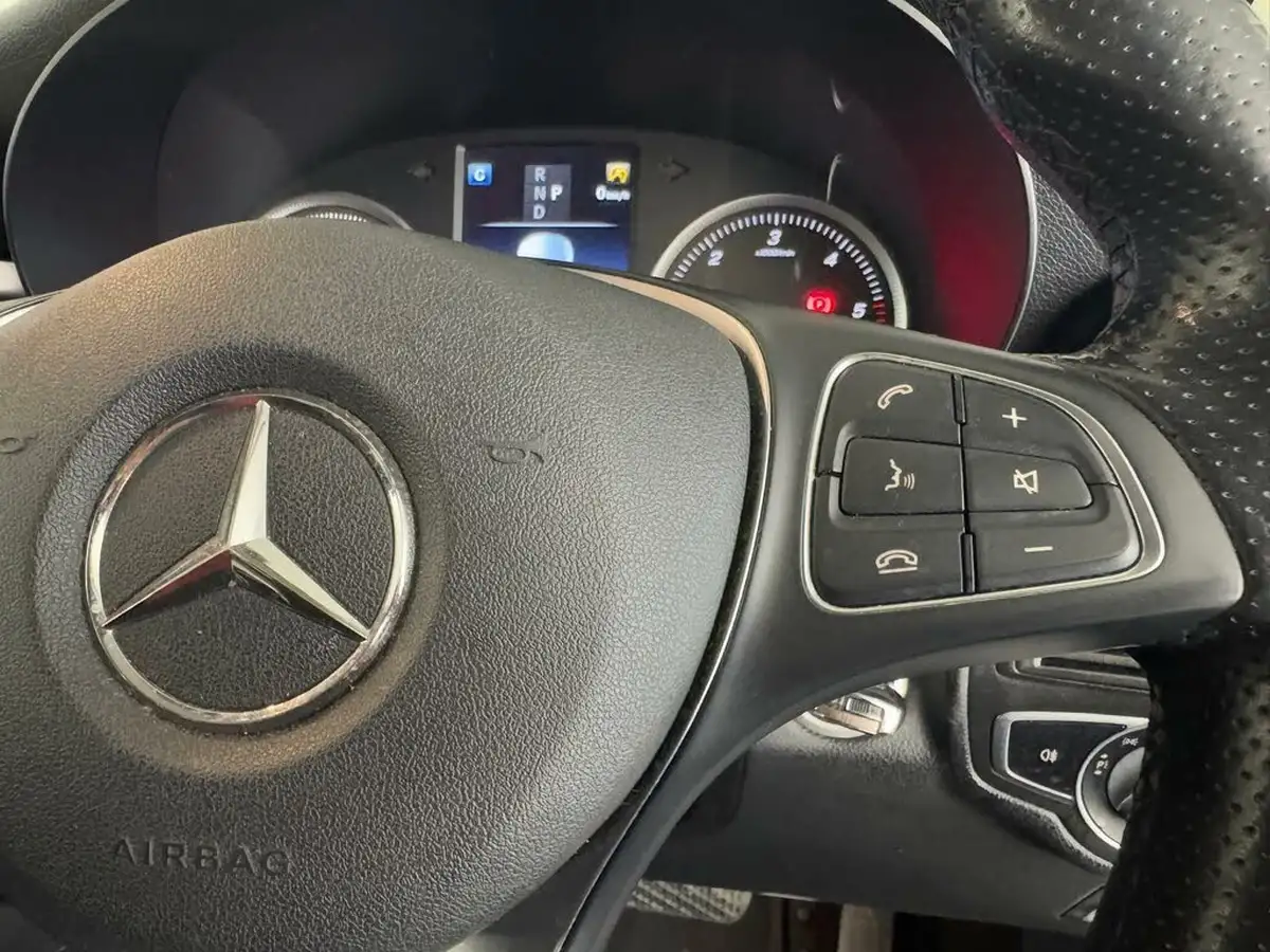 2018-mercedes-benz-glc-class-21d-glc220d-urban-edition-big-32