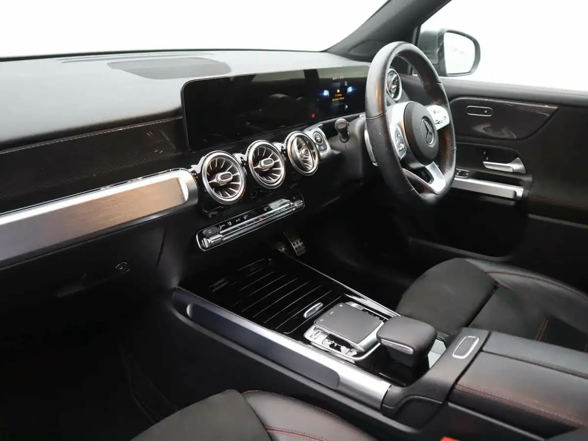 2020-mercedes-benz-glb-class-13-glb200-amg-line-premium-big-9