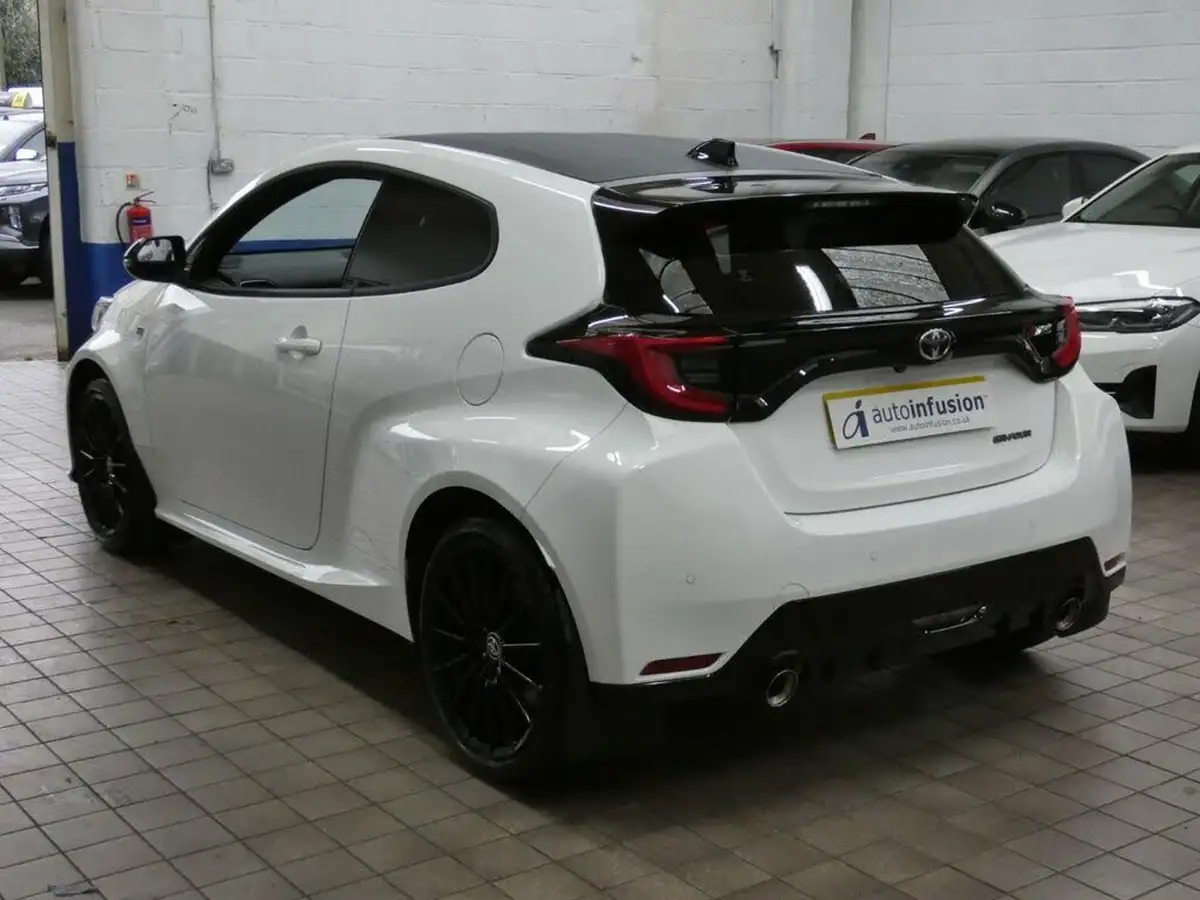 2021-toyota-yaris-16-gr-convenience-pack-big-37
