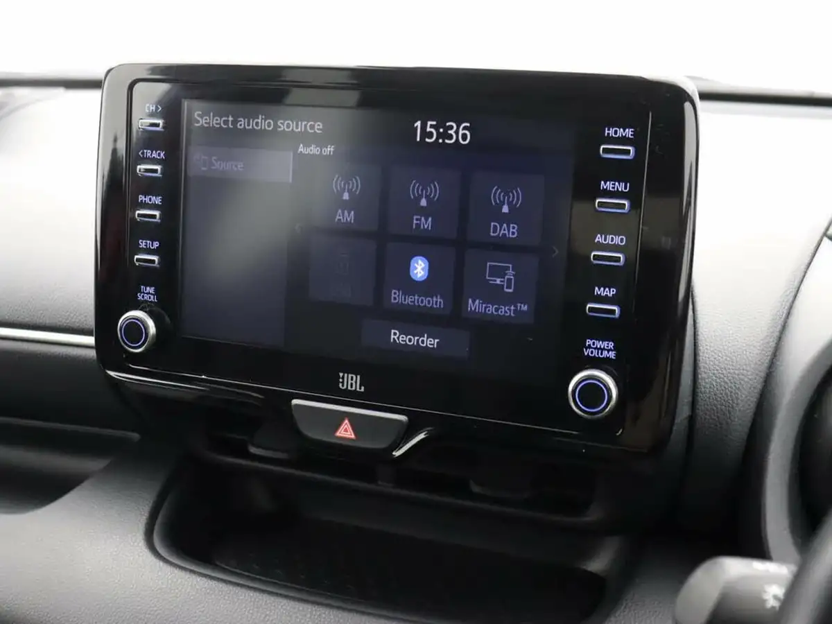 2021-toyota-yaris-15-vvt-i-launch-edition-big-16
