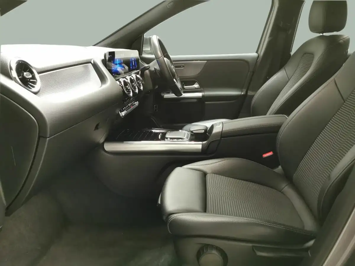 2020-mercedes-benz-gla-class-13-gla-200-sport-executive-big-2