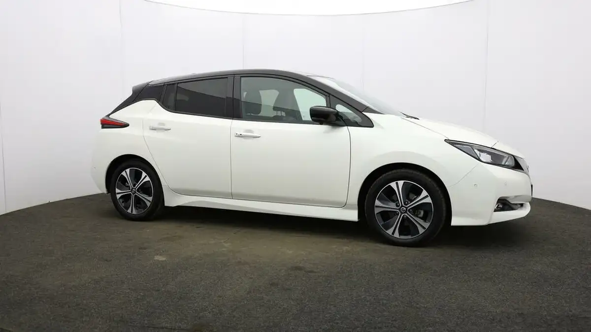 2021-nissan-leaf-e-tekna-big-41
