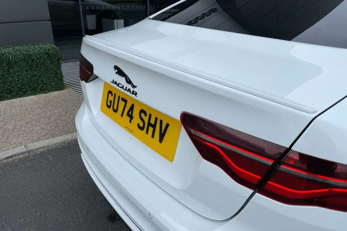 2024-jaguar-xe-20-p250-r-dynamic-hse-black-big-22