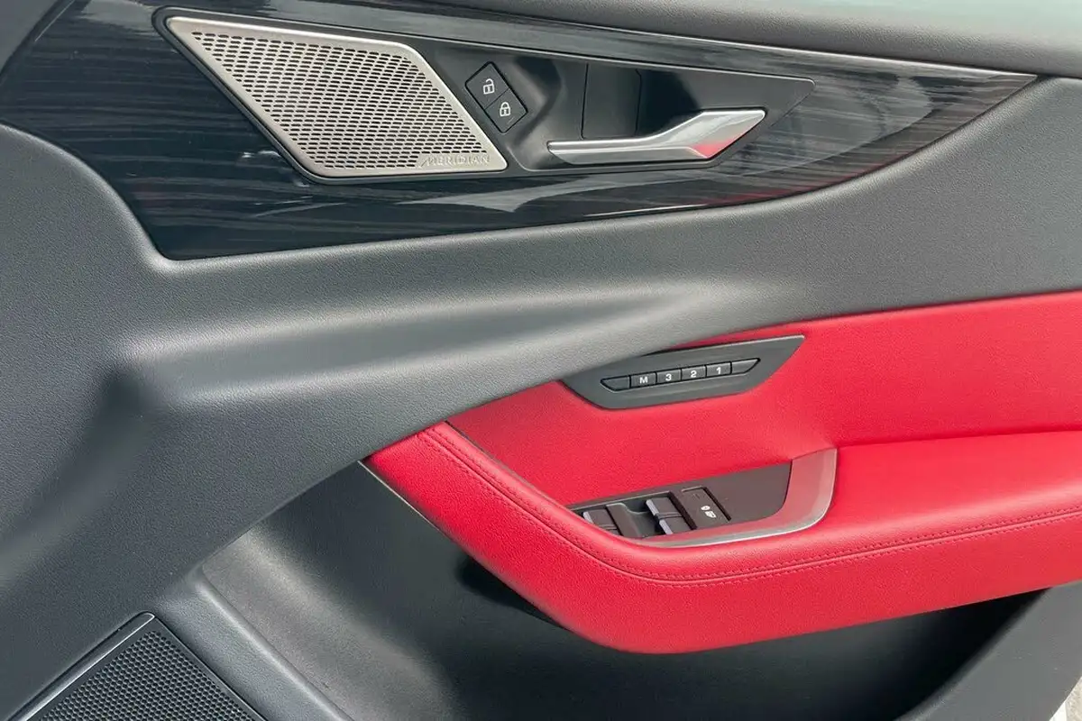 2024-jaguar-xe-20-p250-r-dynamic-hse-black-big-44