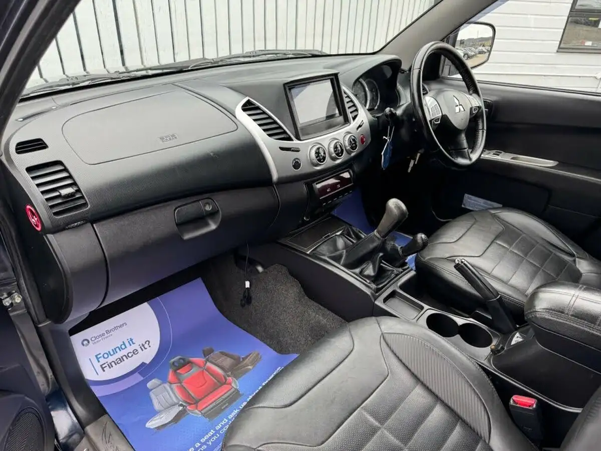 2014-mitsubishi-l200-25td-barbarian-black-big-20