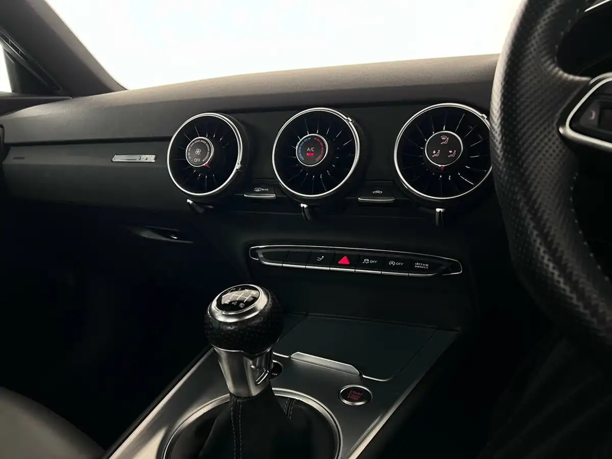 2016-audi-tt-coupe-20-tfsi-s-line-big-26