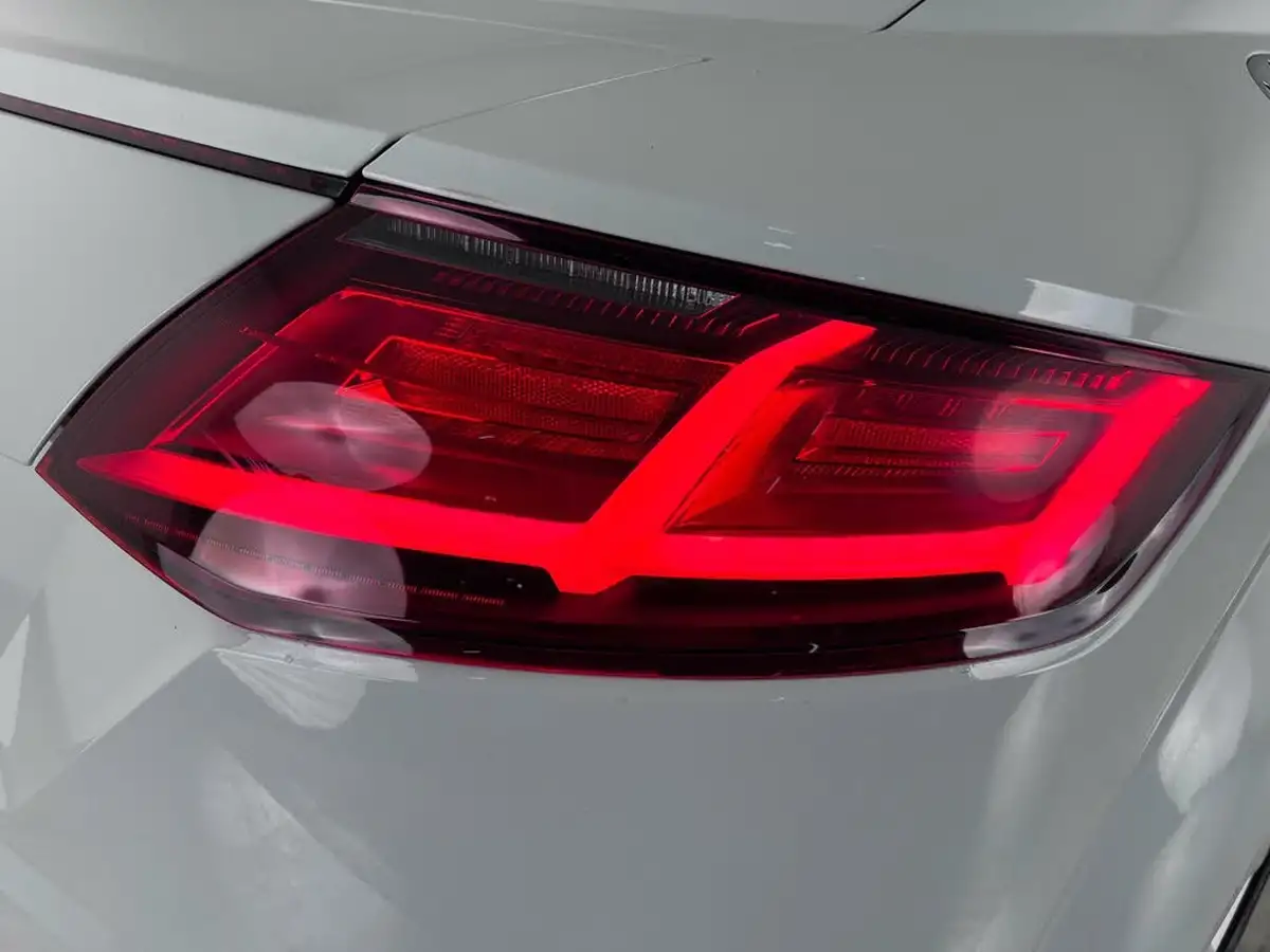 2016-audi-tt-coupe-20-tfsi-s-line-big-6