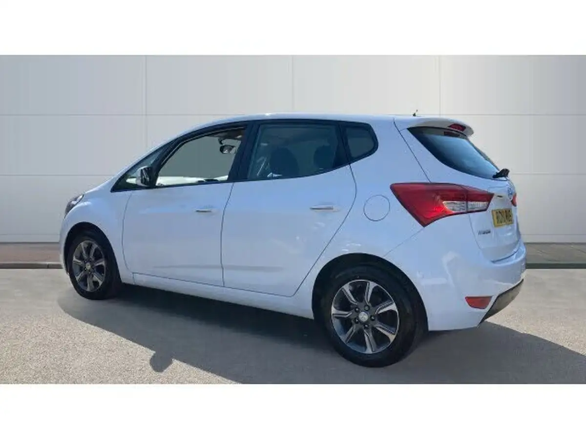 2016-hyundai-ix20-14-se-big-1