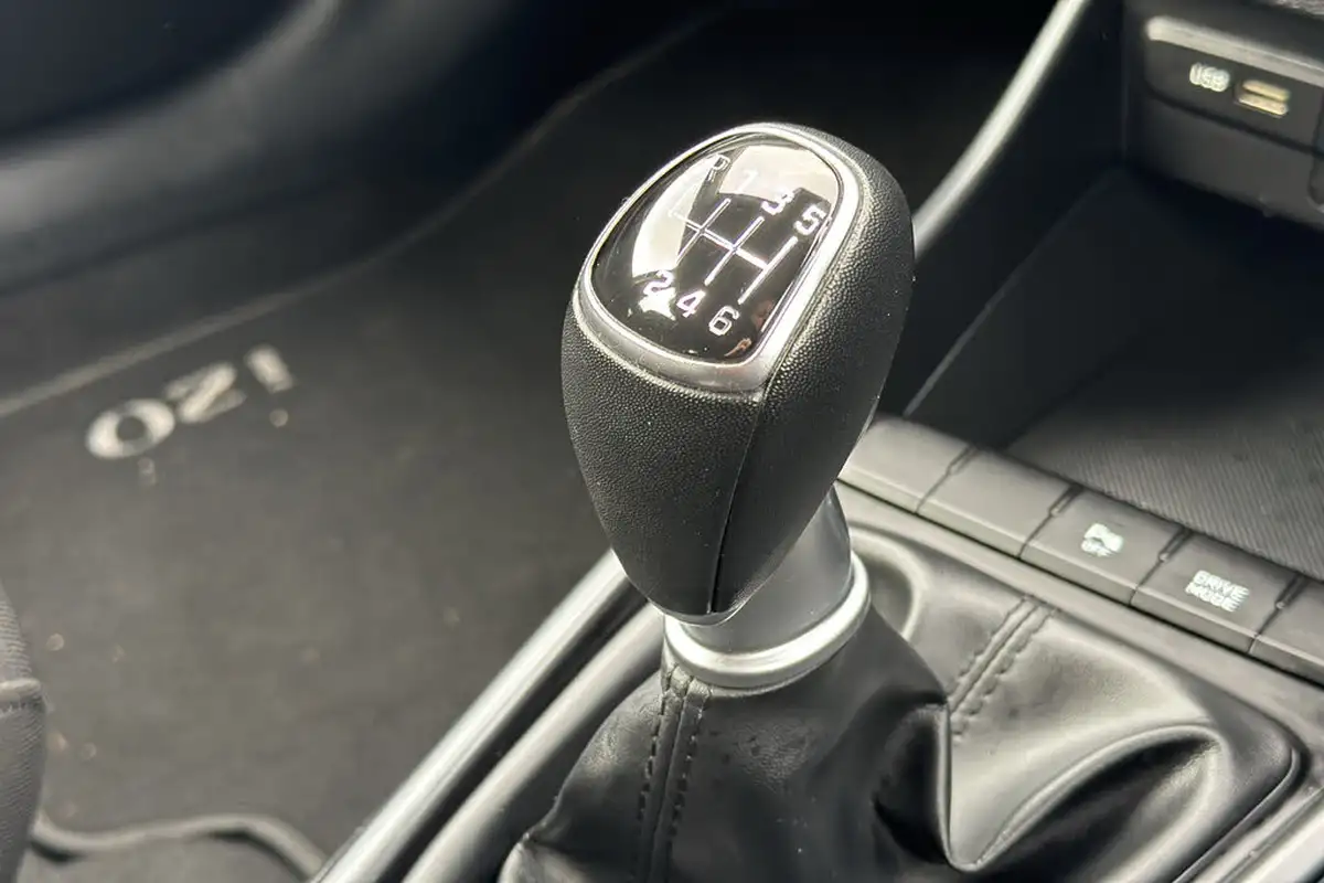 2021-hyundai-i20-10-t-gdi-se-connect-eclutch-imt-big-11