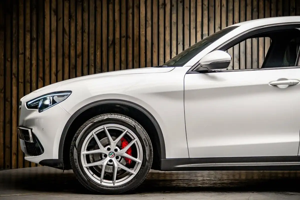 2018-alfa-romeo-stelvio-22td-milano-big-8