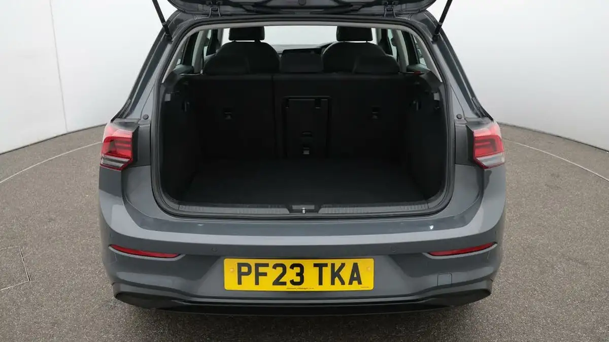 2023-volkswagen-golf-10-tsi-life-hatchback-big-17
