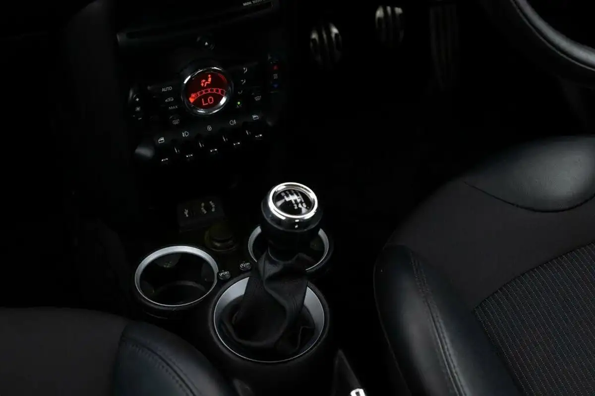 2013-mini-cooper-16-cooper-s-184bhp-sport-chili-hatchback-3d-big-19