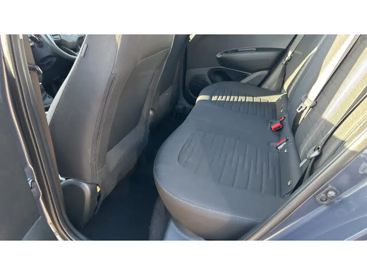2021-hyundai-i10-10-se-connect-big-15
