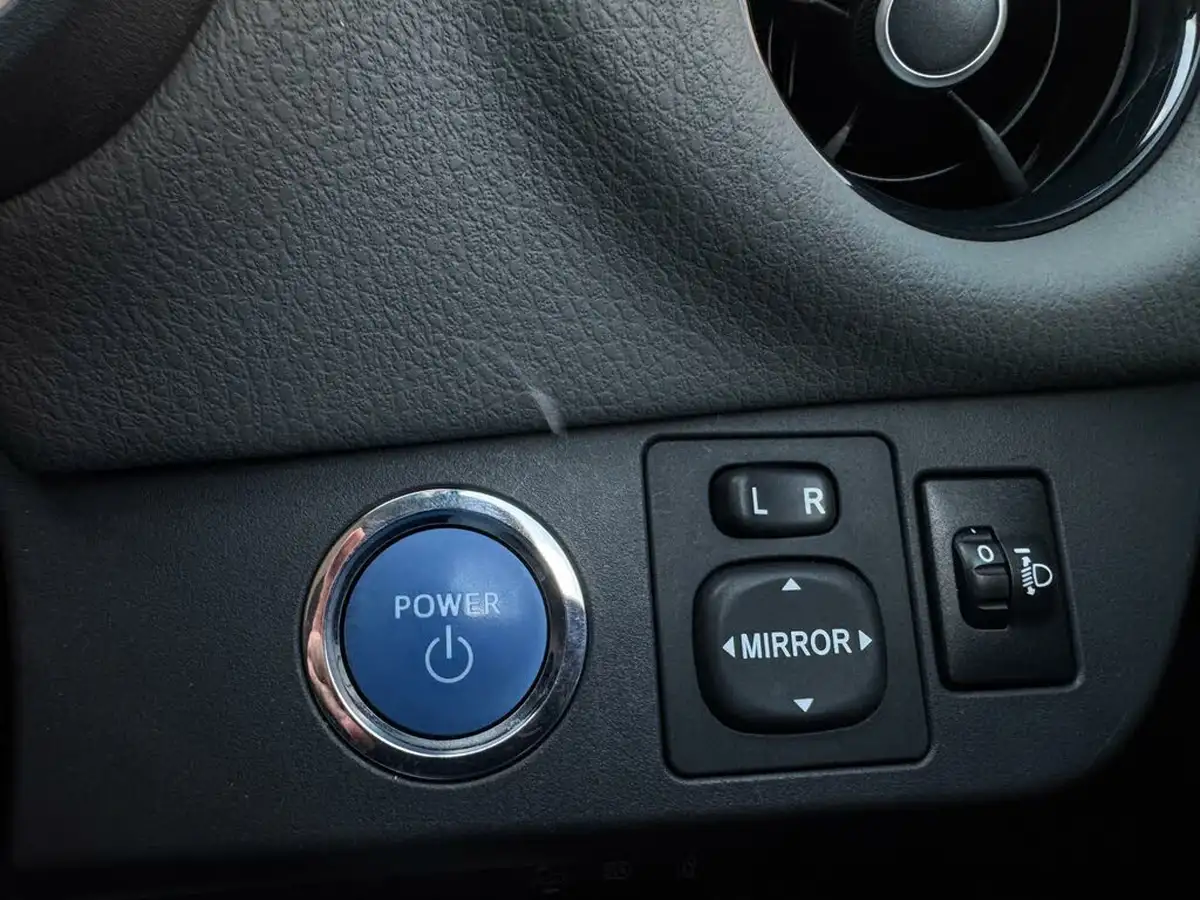 2019-toyota-yaris-15-vvt-i-icon-tech-98bhp-hybrid-1497cc-e-cvt-big-48