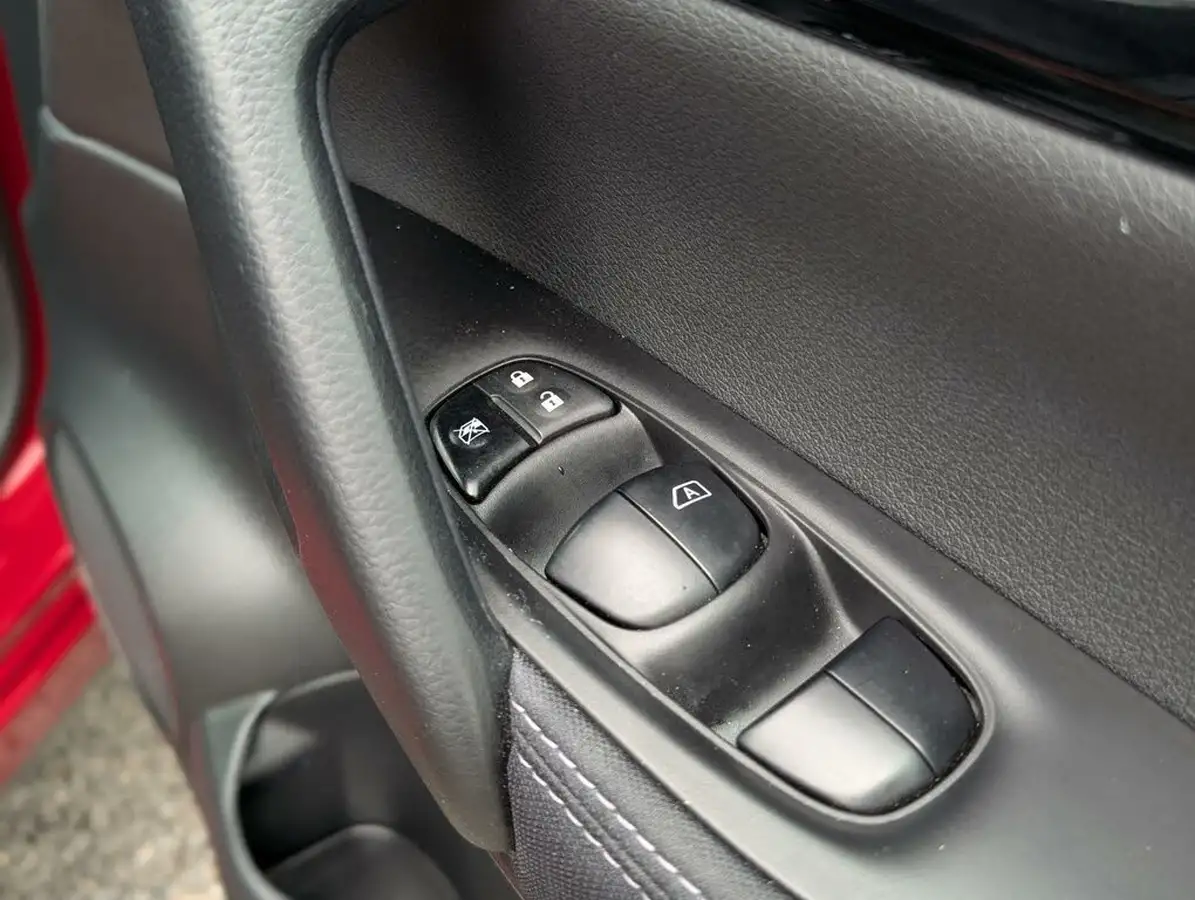 2016-nissan-qashqai-12-n-tec-big-43