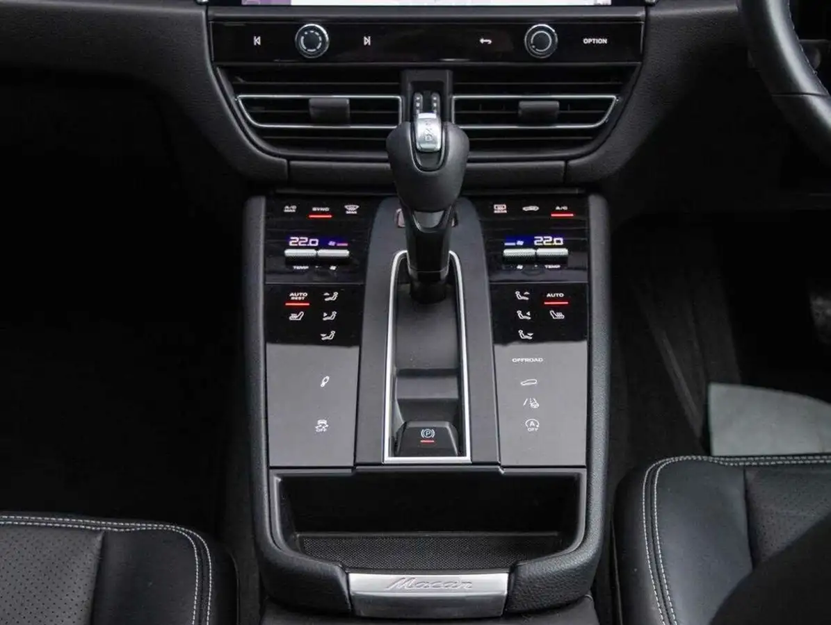 2023-porsche-macan-20-big-10