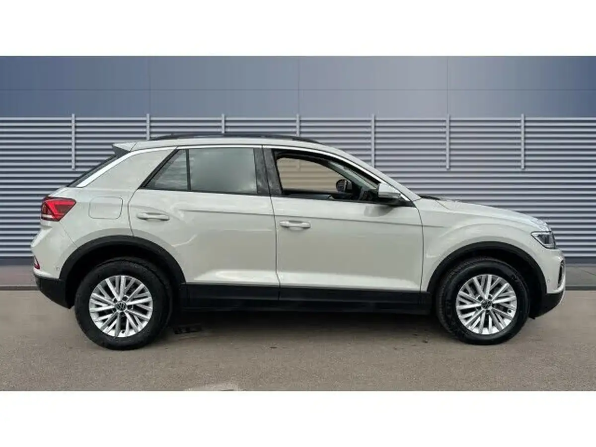 2023-volkswagen-t-roc-10-tsi-life-big-4