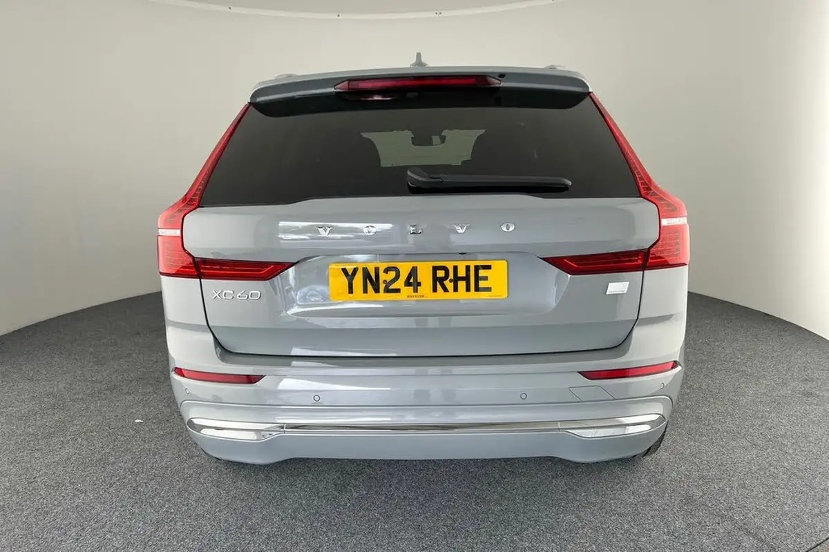 2024-volvo-xc60-20-t8-ultimate-dark-big-20