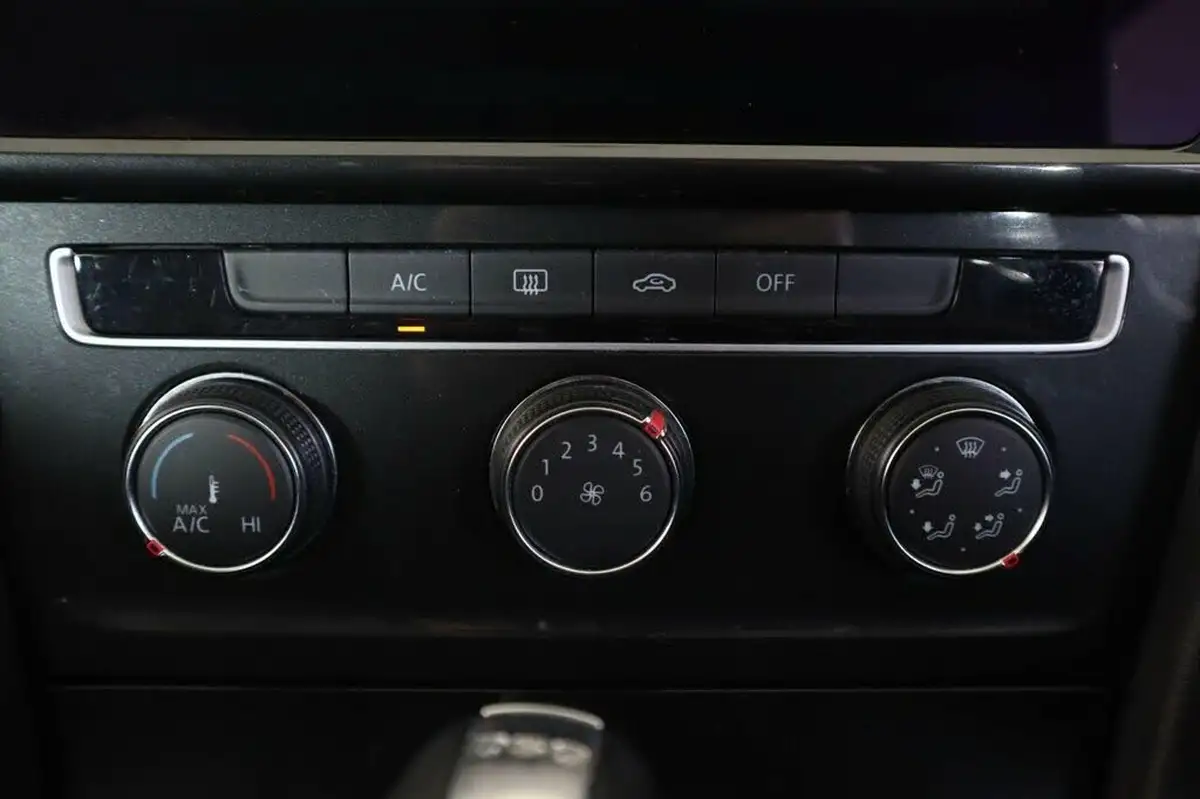 2018-volkswagen-golf-15-tsi-se-nav-130ps-hatchback-5d-dsg-big-20
