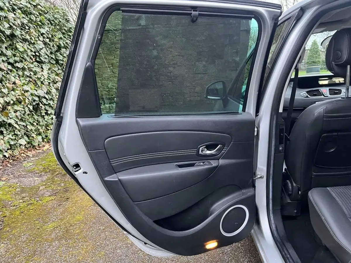 2011-renault-scenic-16-dynamique-tom-tom-big-12