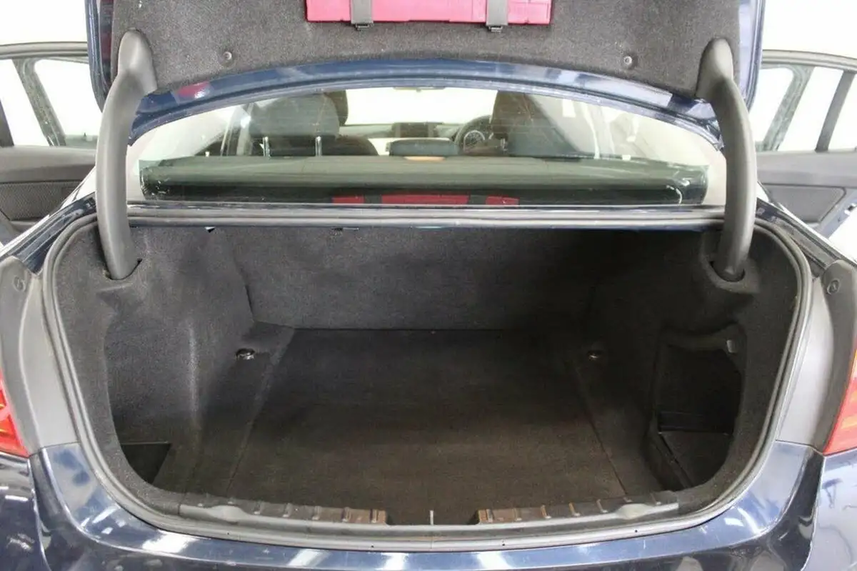 2014-bmw-3-series-20td-318d-se-saloon-4d-big-15