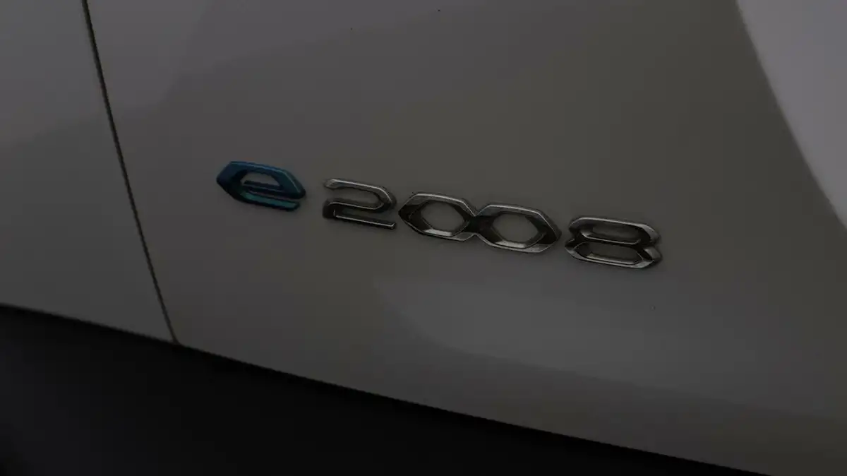 2022-peugeot-2008-suv-e-gt-premium-big-19