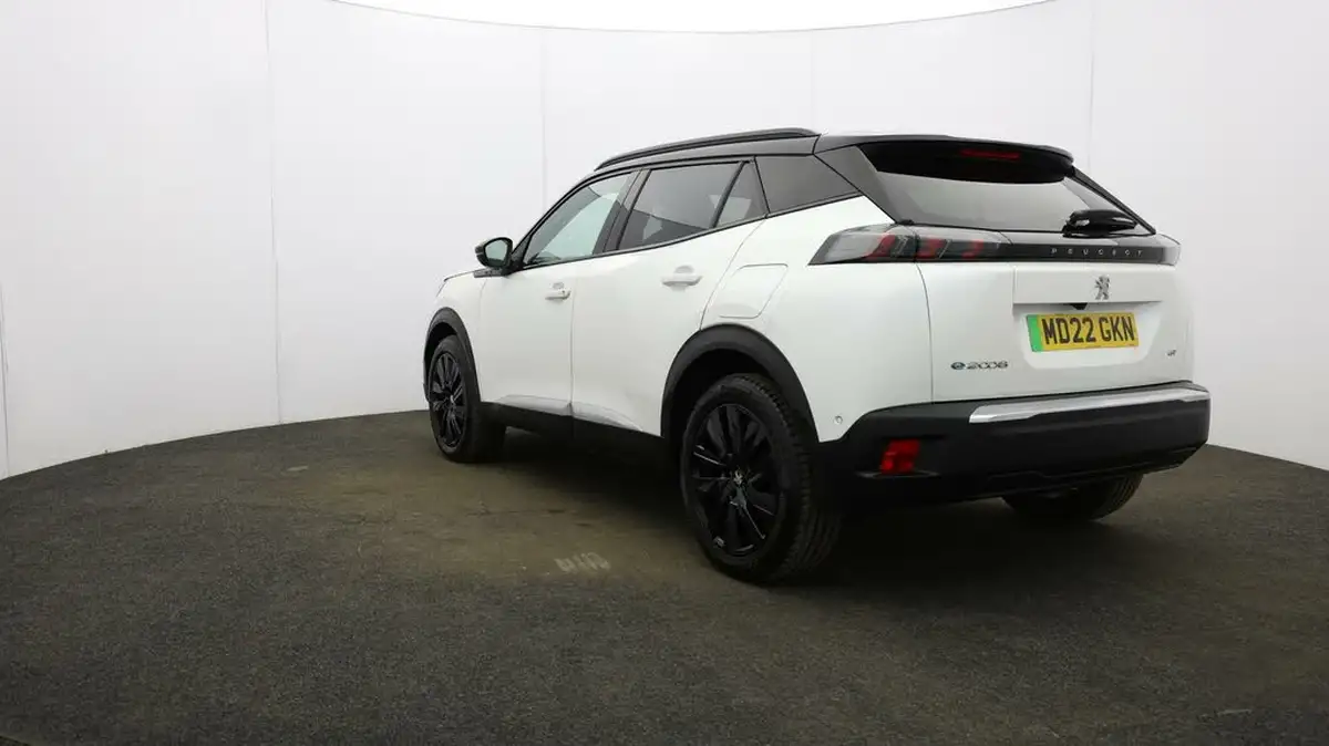 2022-peugeot-2008-suv-e-gt-premium-big-36