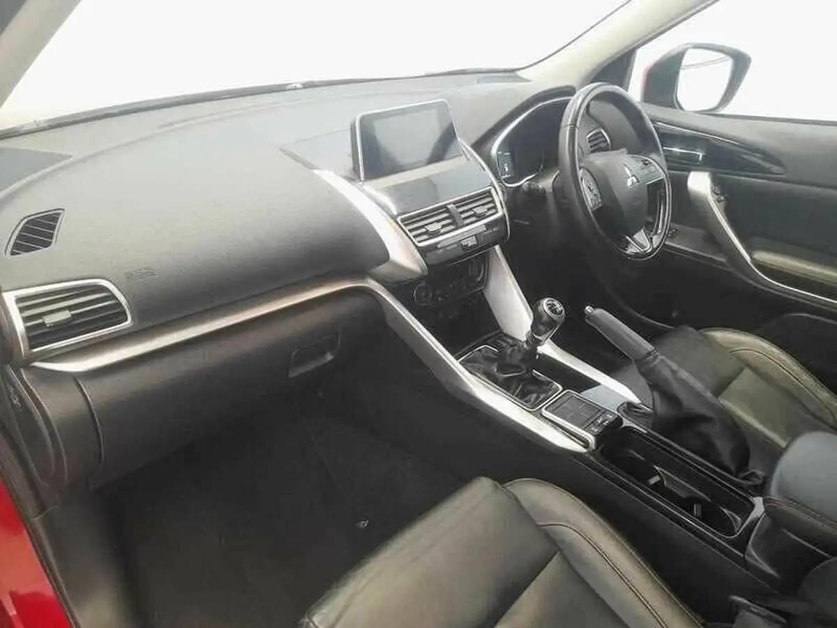 2019-mitsubishi-eclipse-cross-15-4-big-14