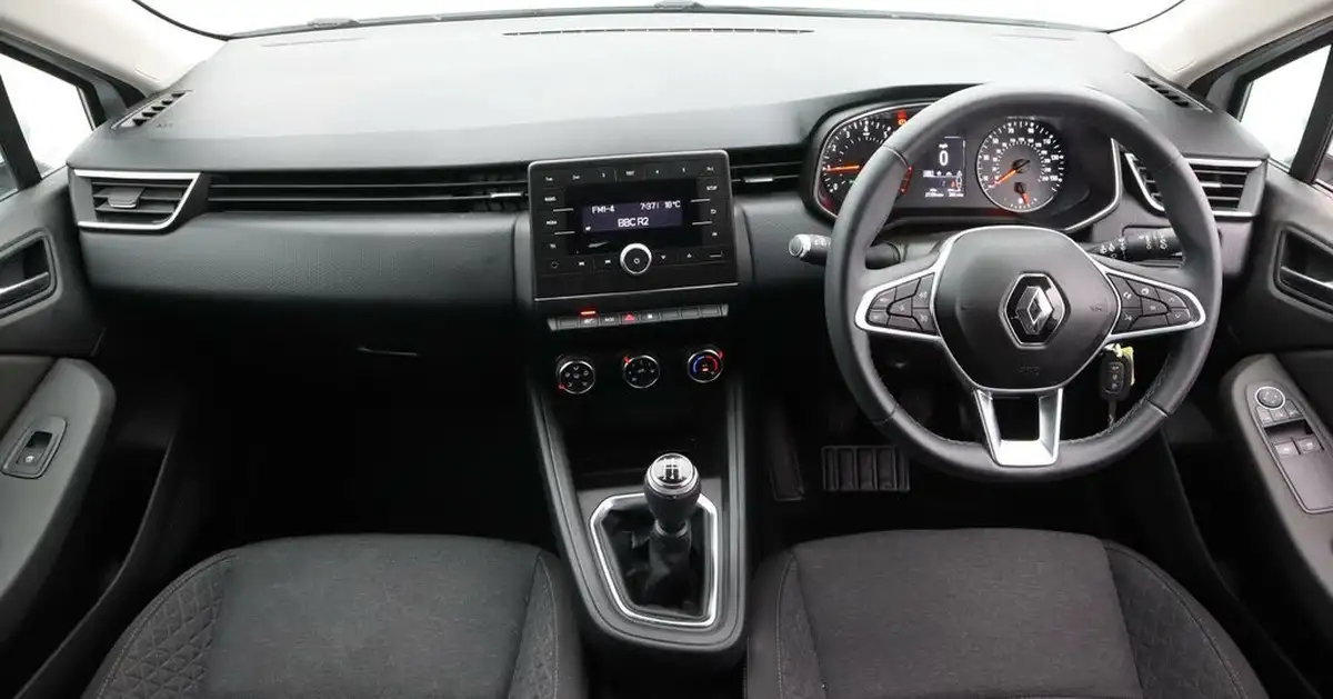 2020-renault-clio-10-sce-play-75bhp-big-13