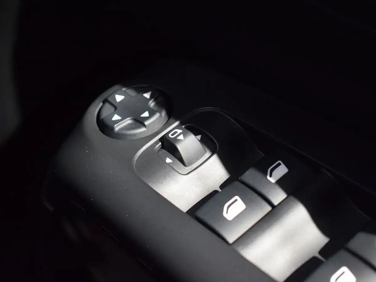 2021-citroen-c5-aircross-16-puretech-shine-plus-5d-big-24