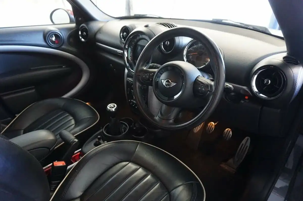 2015-mini-countryman-16-cooper-s-park-lane-edition-all4-big-18